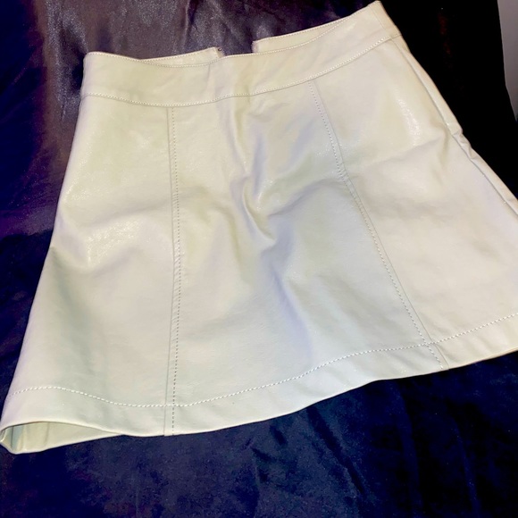 Mini skirt - Picture 2 of 2